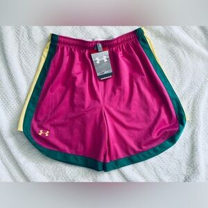 ✨Women’s small under armour heat gear pink color block gym shorts NWT!